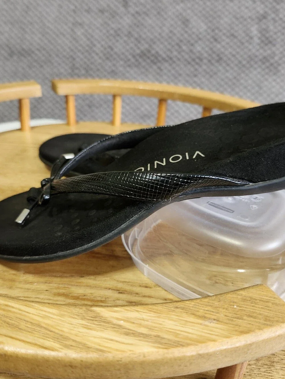Vionic Black Bow Thong Sandals